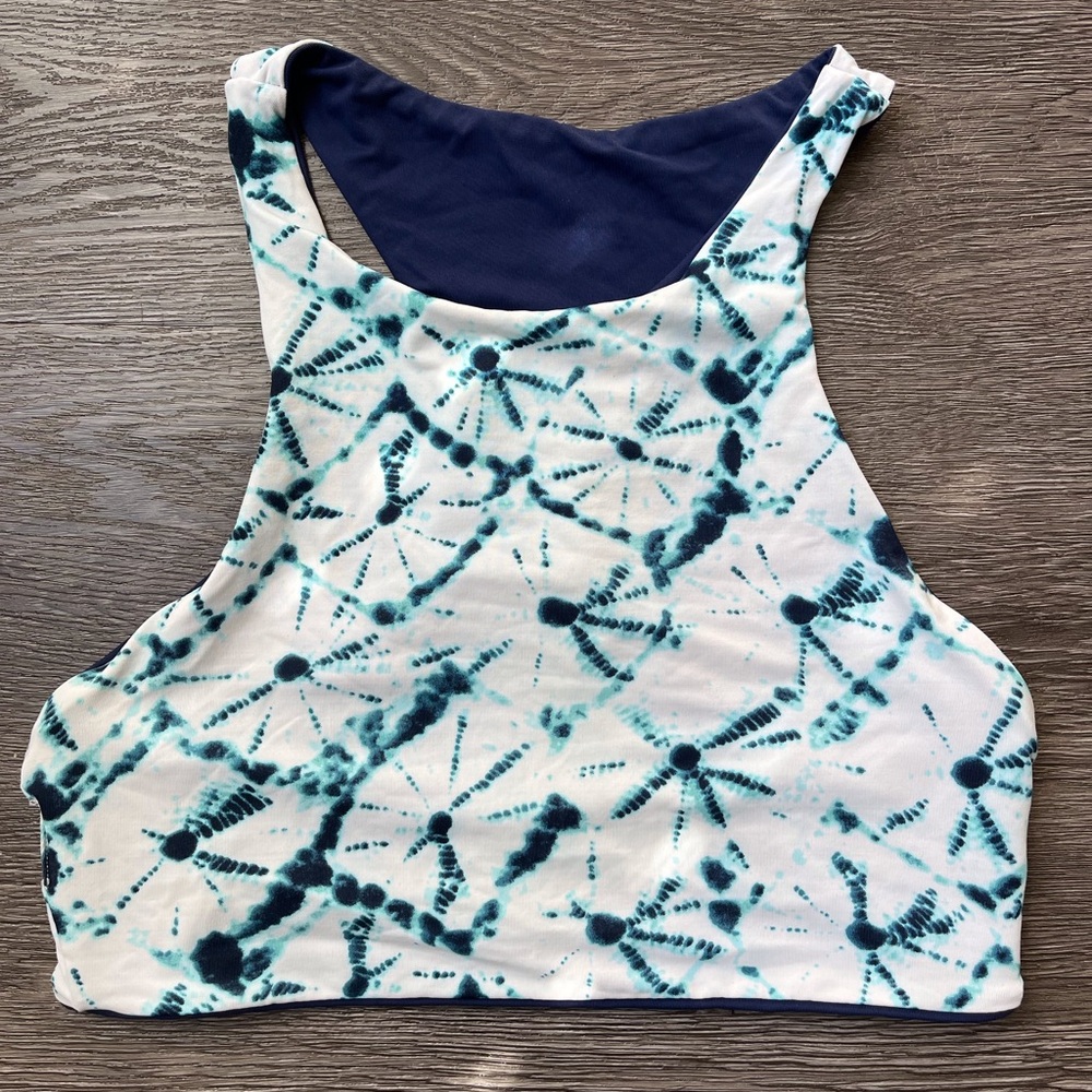 Carve Designs Sanitas Compression Reversible Top Tie Dye
